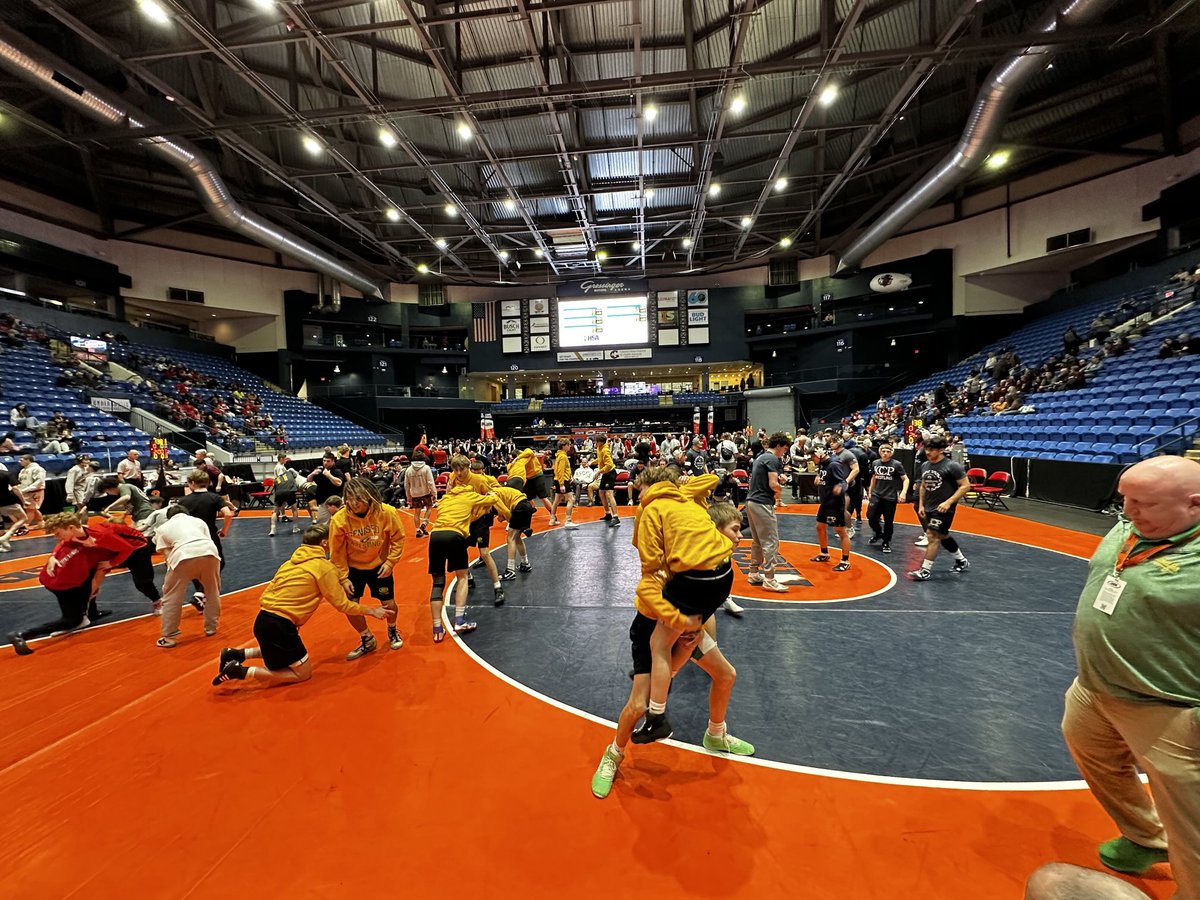 The ⁦<a href="/GeneseoWR/">Geneseo Wrestling</a>⁩ team is getting warmed up!