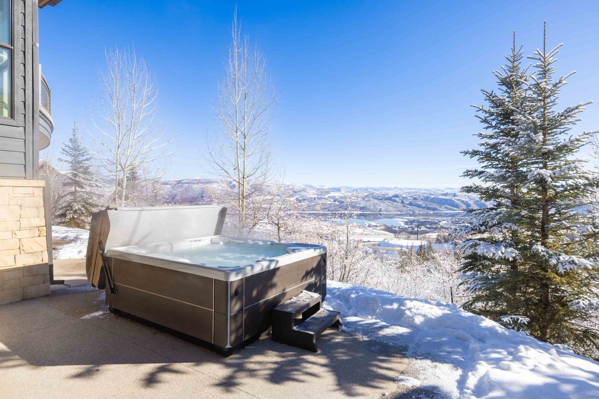 It's hard to believe, but this home is even more breathtaking in person. We are pleased to welcome Stonewatch Estate at Deer Crest to our Deer Valley Portfolio. 

Full home details: invitedhome.com/vacation-renta…