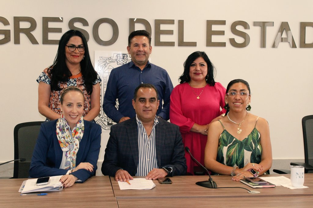 NormaPimentelMx's tweet photo. ¡Aprobado!✅ En la sesión de la Comisión de Procuración y Administración de Justicia de este día, se aprobó el exhorto al Poder Judicial para hacer publicar el padrón de deudores alimentarios, un paso más hacia la justicia y procuración de derechos de nuestras infancias. Agradezco de manera especial a mis compañeros y compañeras diputadas de la comisión por su voto a favor, en particular al Diputado Presidente @MauCespedesP y a la diputada @FedrhaSuriano por su mención en apoyo a los derechos de nuestras infancias. 
#NormaPimentel💚