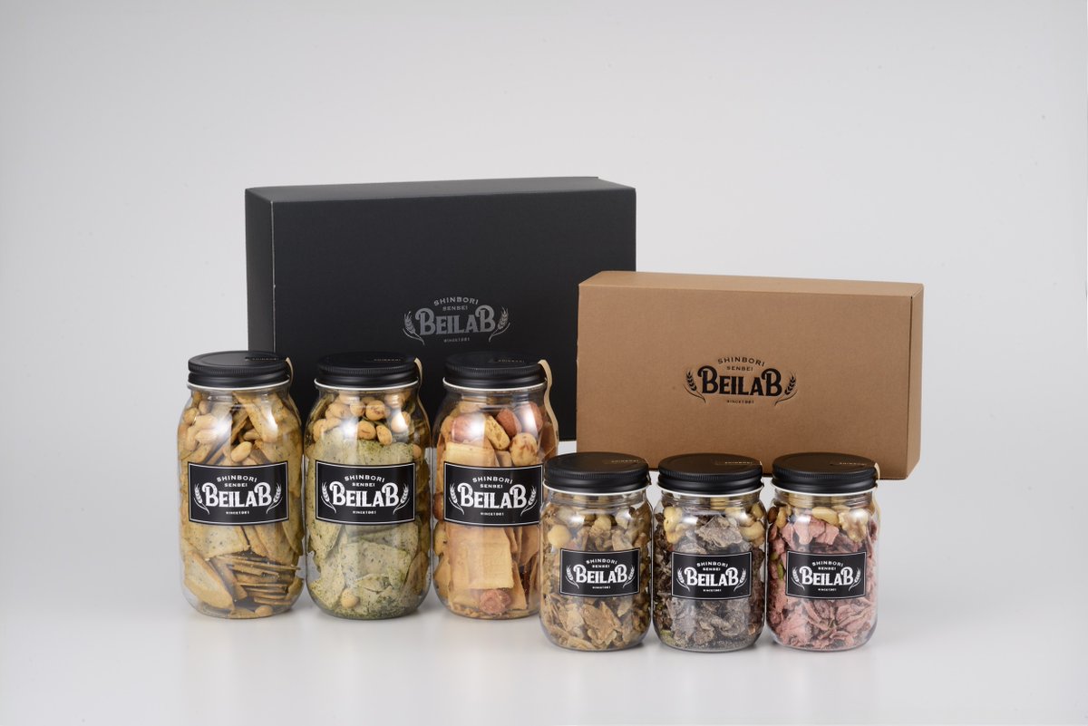 ＜お知らせ＞
BEILAB店商品の通販を3月3日よりRABオンラインショップ様にてお取り扱いいただくこととなりました
当面は大ボトル人気3種（青さ塩・ラー油・ほたて）小ボトル人気3種（ガリチョコ・ガリいちご・ガリラー油）の
ギフトボックス入りを販売いたします
皆様のご利用をお待ちしております