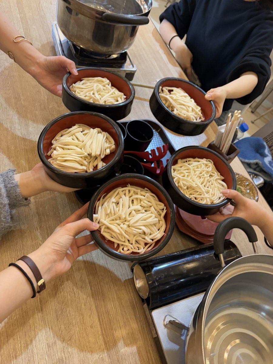 先日2泊3日で友人と四国ドライブをしてきました🚗³₃
綺麗な景色や美味しい食べ物に溢れた、とても充実した3日間でした！

そして今日も11時から #スマイルビート 放送です！今日は久しぶりに4人揃うかも！？

ぜひぜひお楽しみに〜❣️
 #FMおとくに 

↓香川でしたうどん踏み体験の写真ですっ