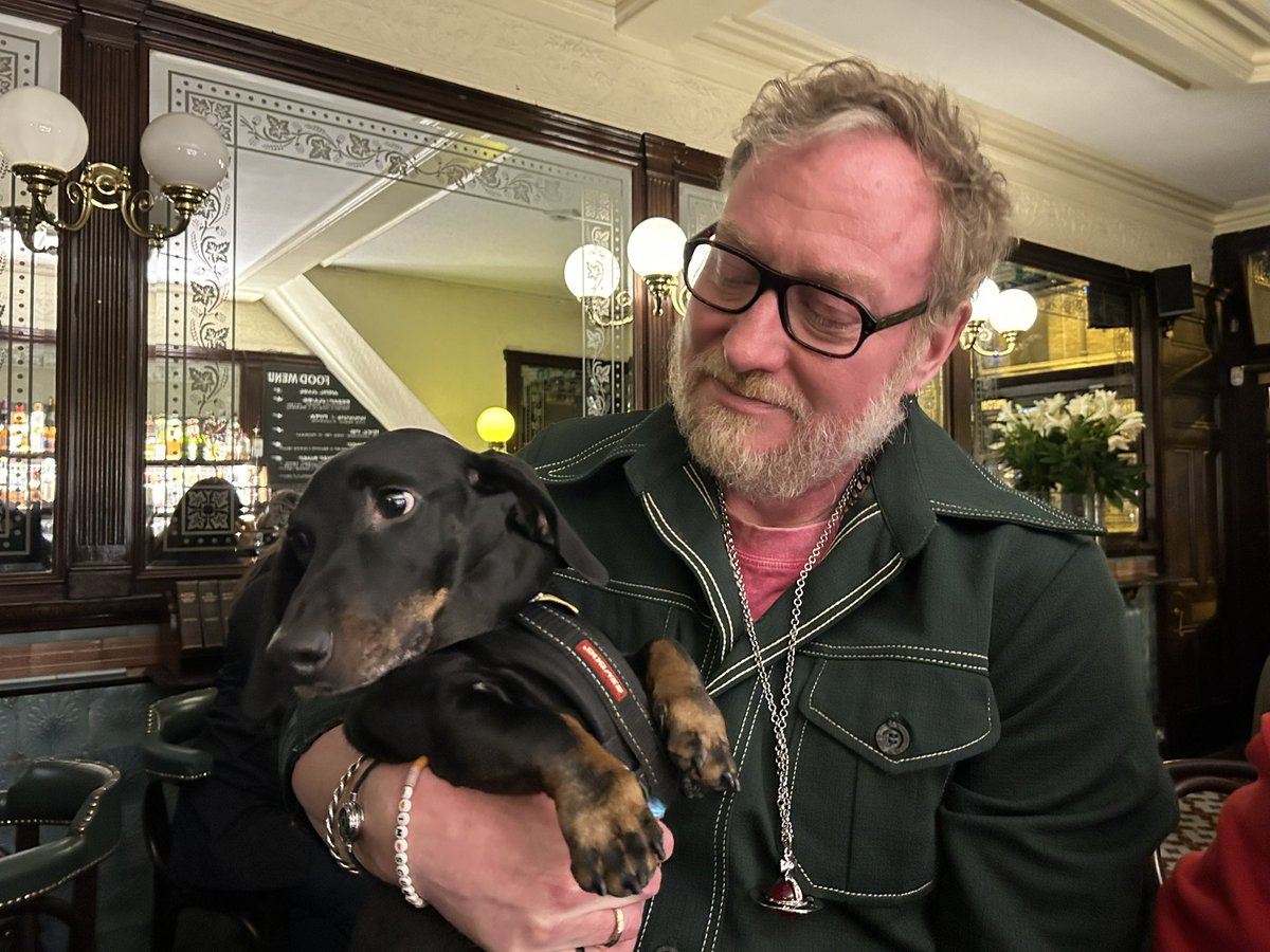 PubsSaving's tweet image. The Queens Head Acton Street has the best staff and customers. I love this pub. Lovely to meet Steve and his friend’s dog Donna! ❤️🍺 #bestpubs #favouritepubs #pubs #kingscross