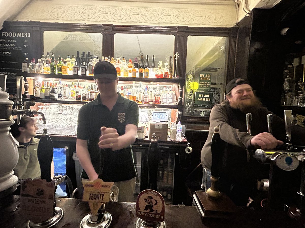 PubsSaving's tweet image. The Queens Head Acton Street has the best staff and customers. I love this pub. Lovely to meet Steve and his friend’s dog Donna! ❤️🍺 #bestpubs #favouritepubs #pubs #kingscross