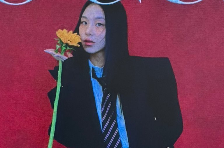 chaeypics's tweet photo. OMG CHAEYOUNG https://t.co/BqOsw8Zaps