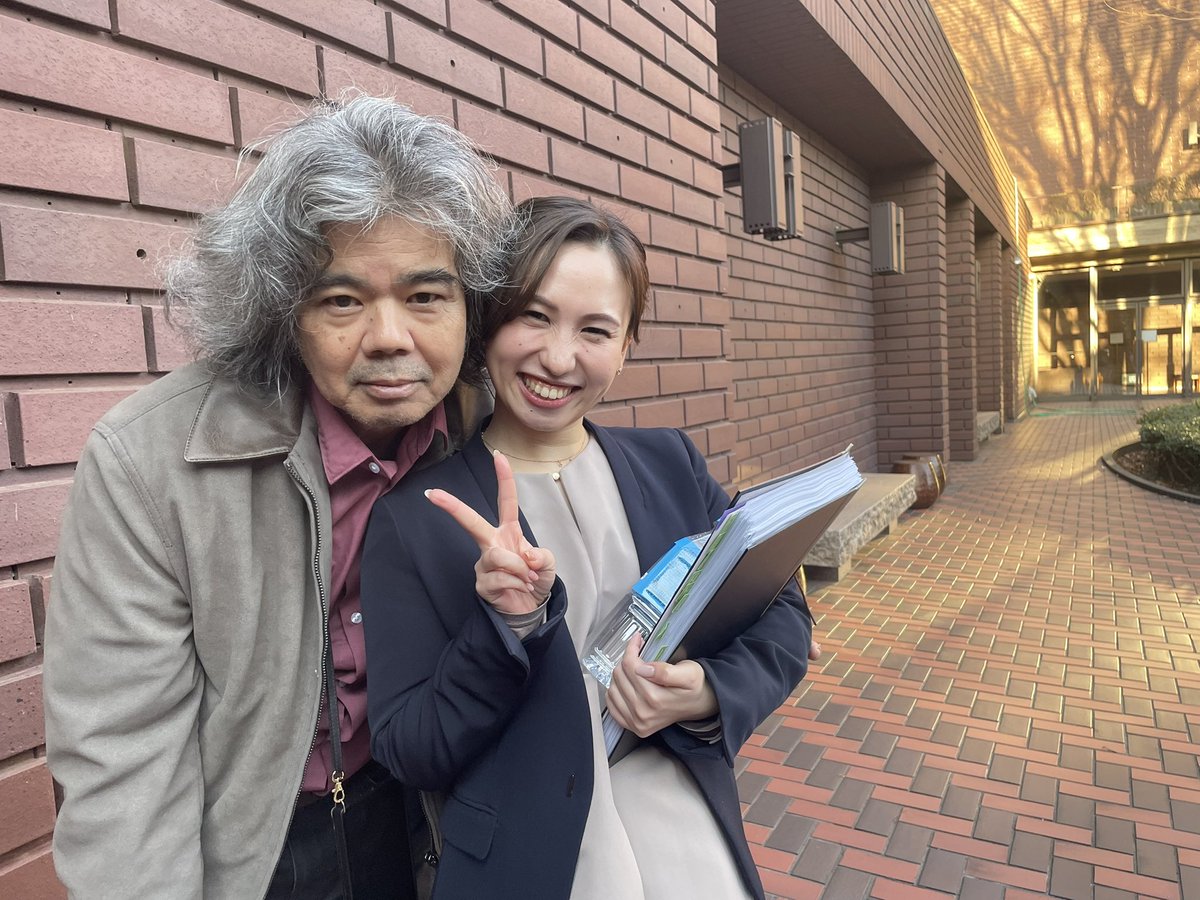 misaki_shimpuku's tweet photo. こちらでのご報告を忘れていました。
26日の修了リサイタル及び口頭試問、無事に(？)終えました。
応援に来て下さった皆さま、本当にありがとうございました✨

演奏も口頭試問も、応援団がたくさんで、凄く励まされました。
共演者&amp;師匠たちとの写真は一生ものですね。良い結果が出ますように。 https://t.co/eg3tSKUguu