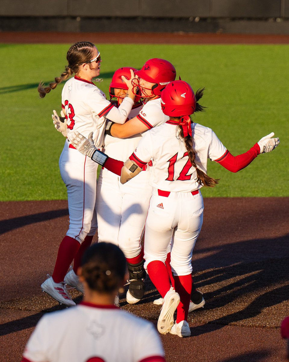 UIW Softball tweet media