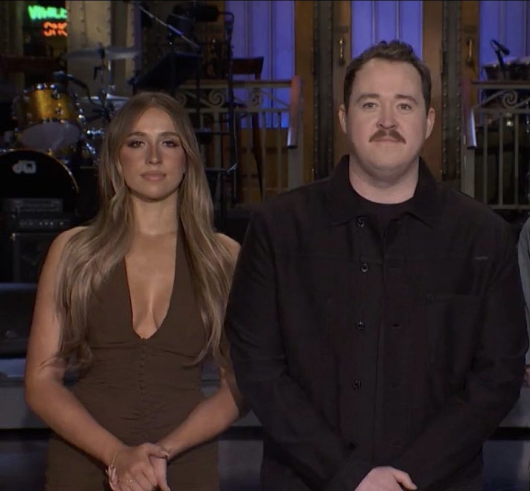 mini_xo_'s tweet image. CoD pro + their girlfriend