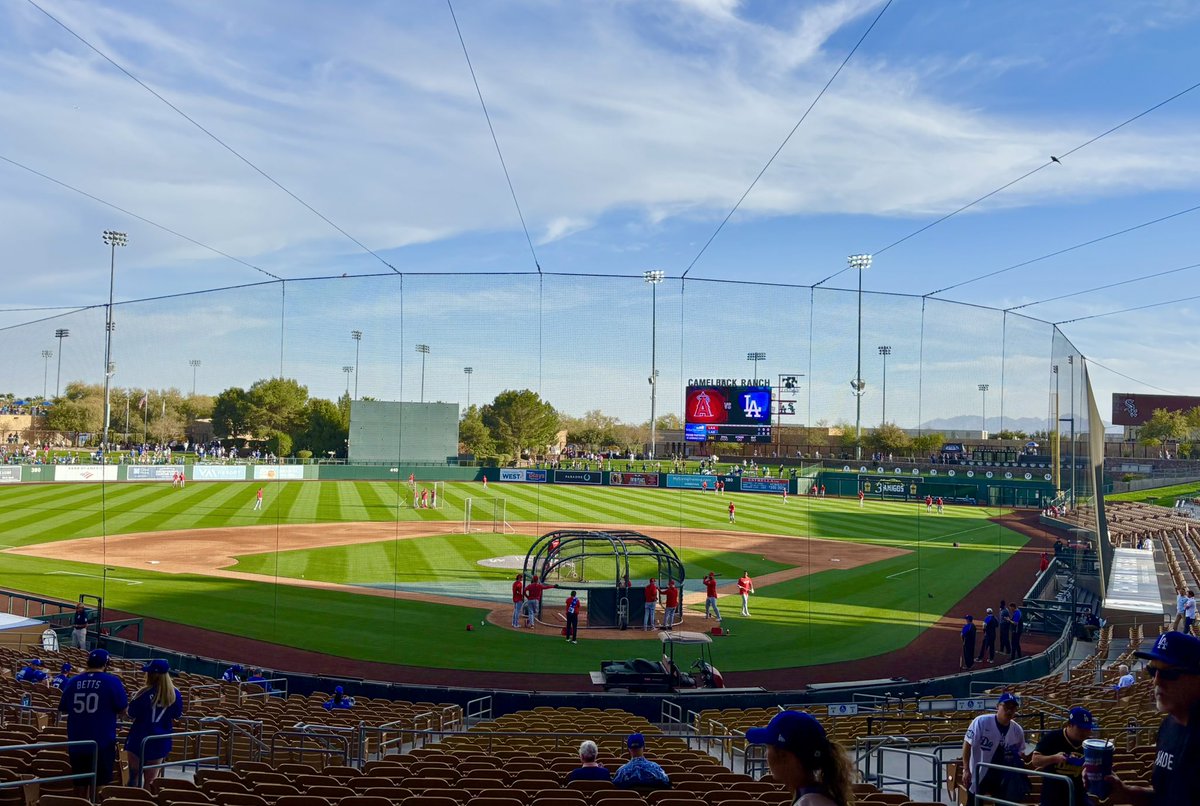 dodgers52's tweet image. Memo to Dodger fam. First of 3 for this weekend! #CamelBackRanch