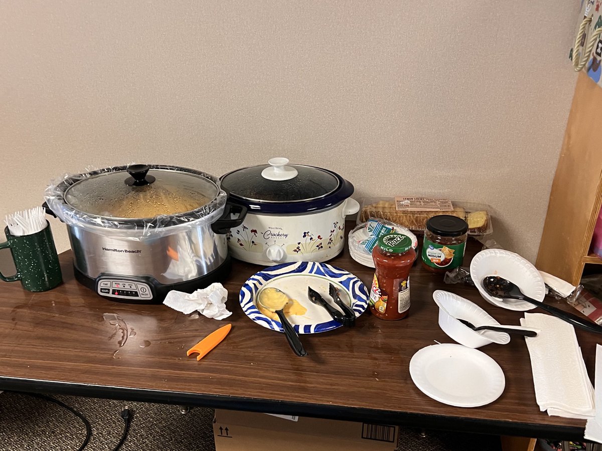 On Sunday I told my team I wanted nachos on Friday. They came through. Thanks kinder team <a href="/PetroskyPirates/">Petrosky Elementary</a>