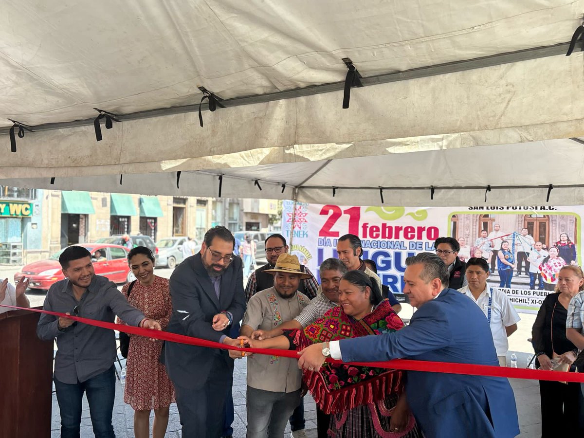 seseaslp's tweet photo. En el Día de la Lengua Materna, acompañamos al Comité de Participación Ciudadana en un evento que celebró la riqueza lingüística y cultural de los pueblos originarios de SLP. Reflexión, artesanías y talento. Sigamos valorando la diversidad. #LenguaMaterna #CulturaViva https://t.co/gkOMdqvNQG