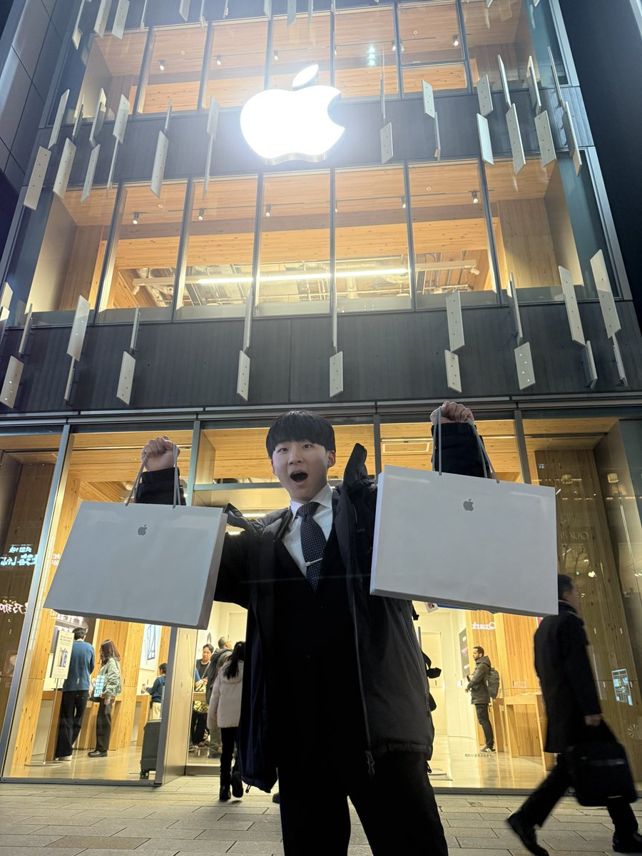 kouyouman's tweet photo. 新しいMac を購入しました💻これからはこのMac と共に夢を追いかけて行きます！🚀
#学生にMac 
#MacBook 
#M4Mac https://t.co/tCpzS0kbEw