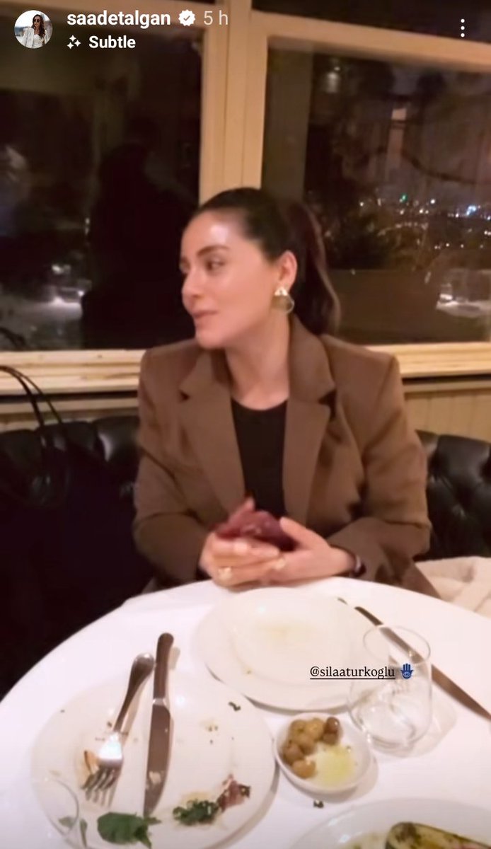 Marisol26898302's tweet photo. Our beautiful wonderful princess Sıla 🩷🥰💫 
At the restaurant with friends 🥗🍽️
Story @saadetalgan 

#SılaTürkoğlu https://t.co/FSOpmI9Xpq