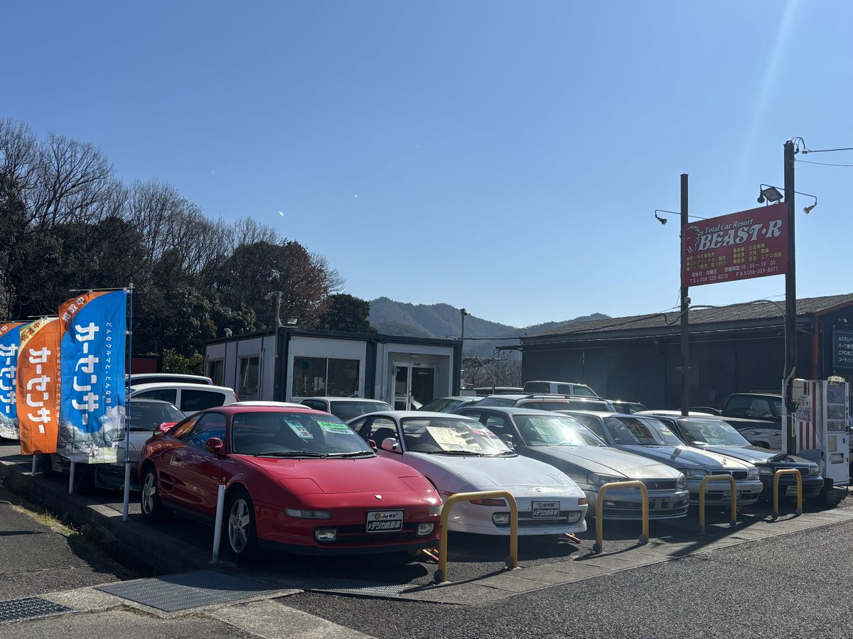 swdrifter's tweet photo. 暖かい日ですね♪
この週末、ビーストアール各務原東店は通常営業しております🈺

また、MR2だらけの走行会の申し込みも始まっております。お近くにお越しの際はぜひご来店ください😊

#mr2 #sw20 #toyota #toyotamr2 #mr2turbo #衝撃x笑劇 #primemr2 
#beastR #テヅカ自動車 
#ドリフト #drift https://t.co/1fbHAKlhkb