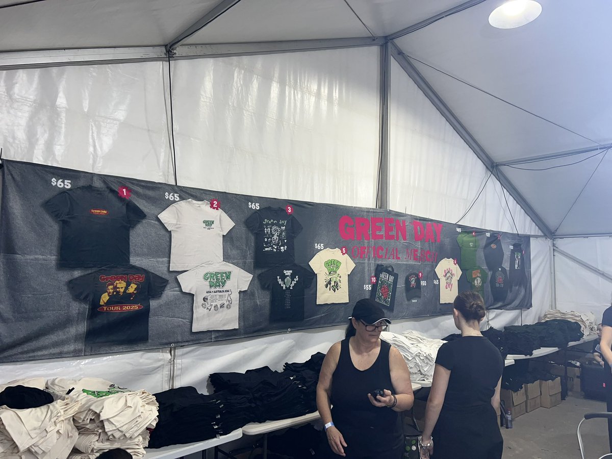 sophiakimchi's tweet photo. #greendaymelbourne merch prices #saviorstour #greenday https://t.co/6RtOP9kVE5