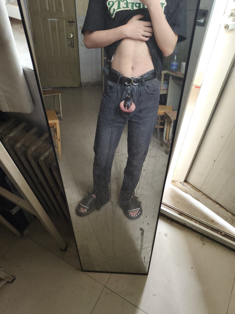 趁室友还没醒偷偷看一下龙抬头☺️可是小狗抬不了头啊😣