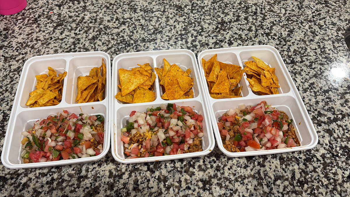 prettyoddopp's tweet photo. Turkey taco bowls with quest protein tortilla chips ๐ช๐ป #chefB๐ฉ๐ปโ๐ณ https://t.co/aPDxwWOkX1