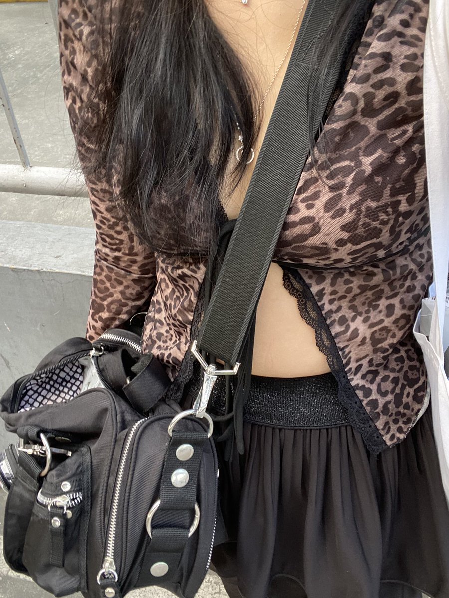 twojzone's tweet image. currently at the vip/zone redemption line~ tap me if you see me!