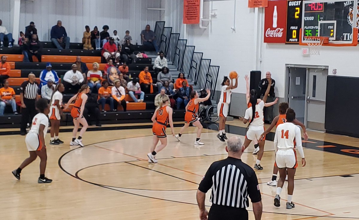 HuskerVol's tweet photo. #TennesseeGirlsHighSchoolBasketball #TSSAA #Region7A Quarterfinal: @GleasonGBB(orange) vs. @schoolmhstn(white) @west10sports https://t.co/HlbrUqHs7u