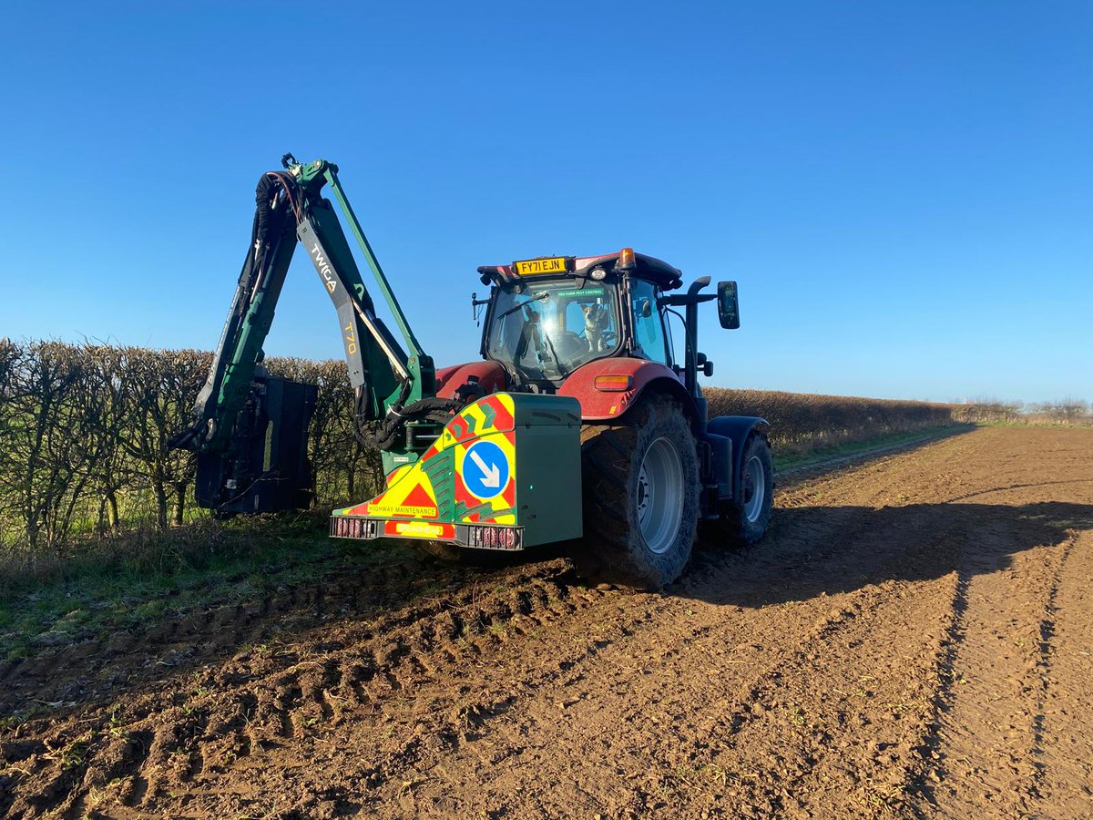 It's all over now,what a day to finnish on <a href="/wheat_daddy/">Andrew Ward 🇬🇧🚜</a> on some sugar beet headlands. Both machines putting over a thousand hours each on the clock.My thanks to Spearhead and all our customers. 
<a href="/SpearheadWorld/">Spearhead Machinery</a> 
<a href="/Sharmansagri/">Sharmans Agricultural</a>