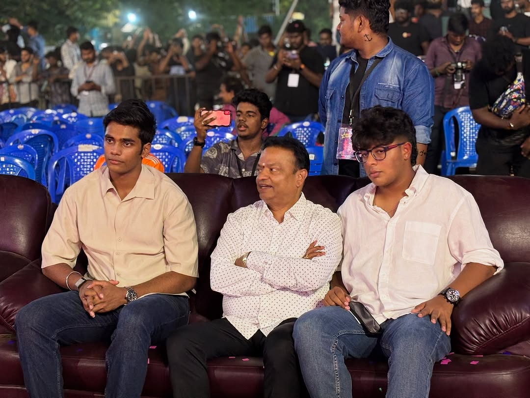 Chowdrey_Pro's tweet photo. Our #Neek Hero #Pavis at  VELS NAKSHATRA 2025 .

#VELSNakshatra2025 @IshariKGanesh @dhanushkraja
@theSreyas#NilavukuenmelennadiKobam #Dhanush https://t.co/1o6BW7MEoK