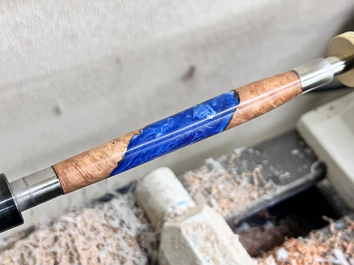 レジン、レジンウッドを最大限に活かしたペン作りが目標です