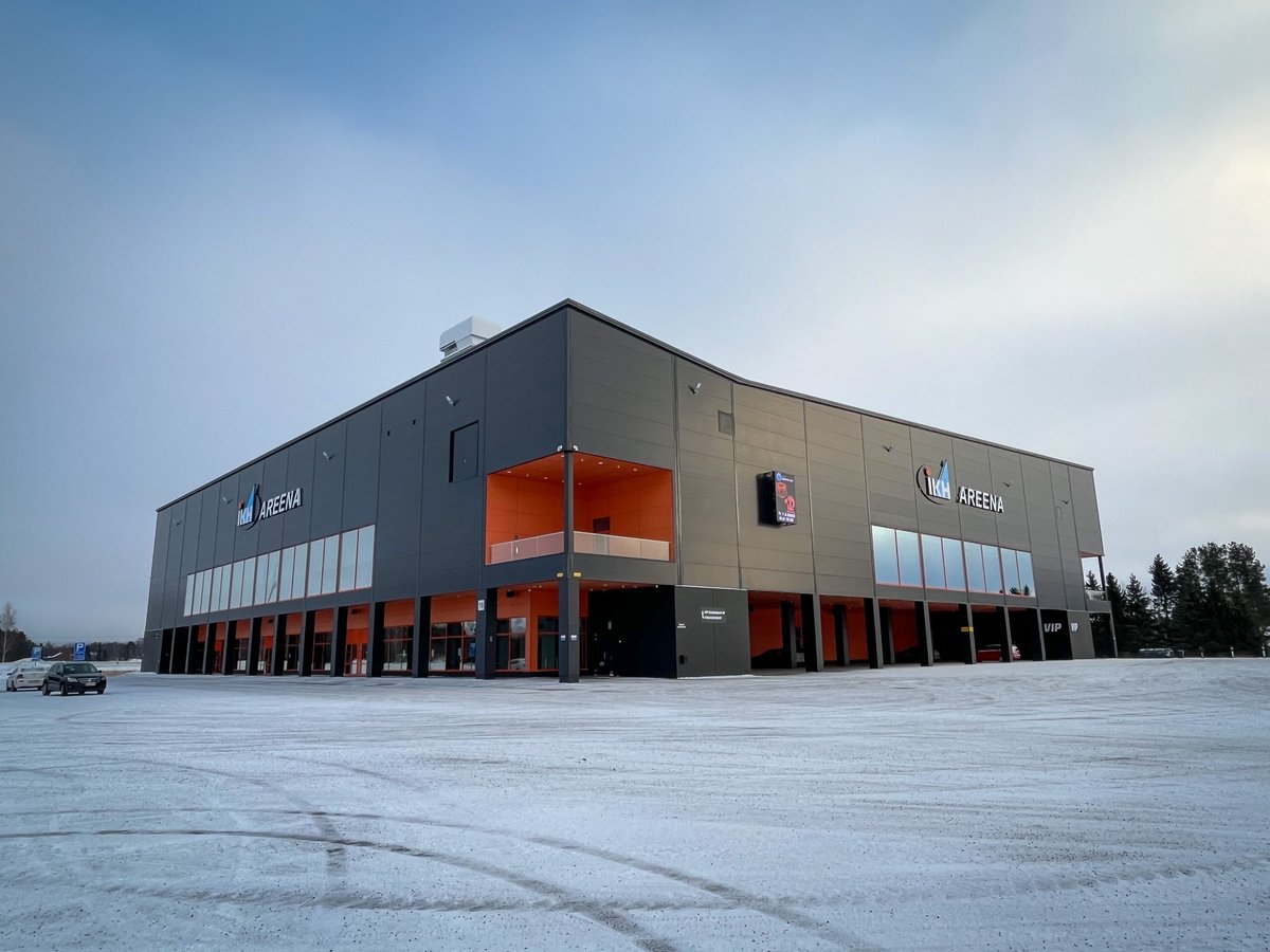 BC_Lapua's tweet image. Ai ettien että! Tänään päästään pelaamaan kotiottelu huikeisiin puitteisiin Kauhajoelle. Klo 13 pallo ilmaan, vastassa Pälkäneen Luja-Lukko.
Ovet auki areenalla klo 12, katsojatkin saapuvat areenalle eteläsivustan ovista. Liput 5 euroa.
Nautitaan, tää on harvinaista herkkua! #M2D