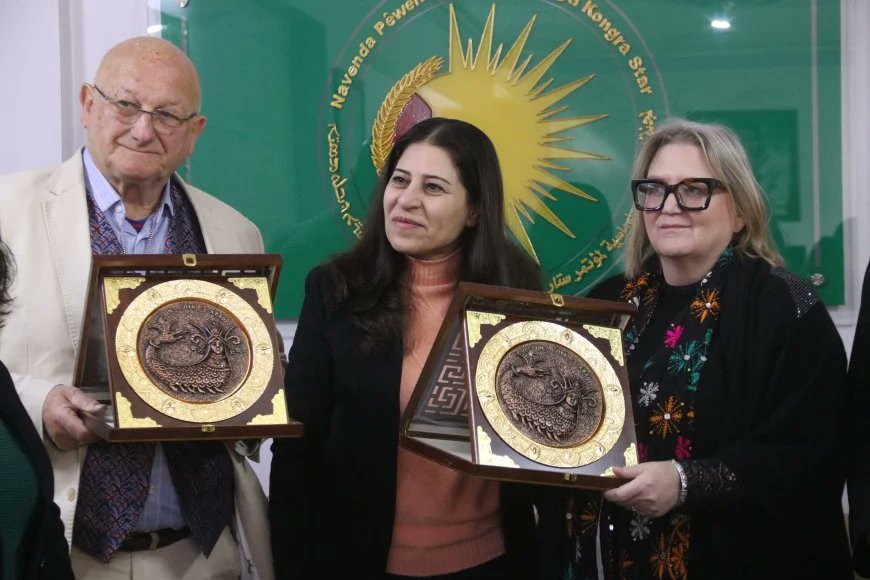 starkongra1's tweet photo. أستقبل مجلس المرأة في شمال وشرق سوريا الوفد البريطاني، وناقش قضايا المرأة وسبل تعزيز دور المرأة في العملية السياسية في سوريا يوم الخميس. https://t.co/GTObhrSxyq