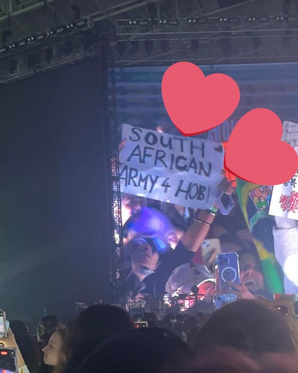 TamzPandOra's tweet image. #HOPE_ON_THE_STAGE_TOUR_SEOUL #SARMY represented. 

Hobi look South Africa is in the house