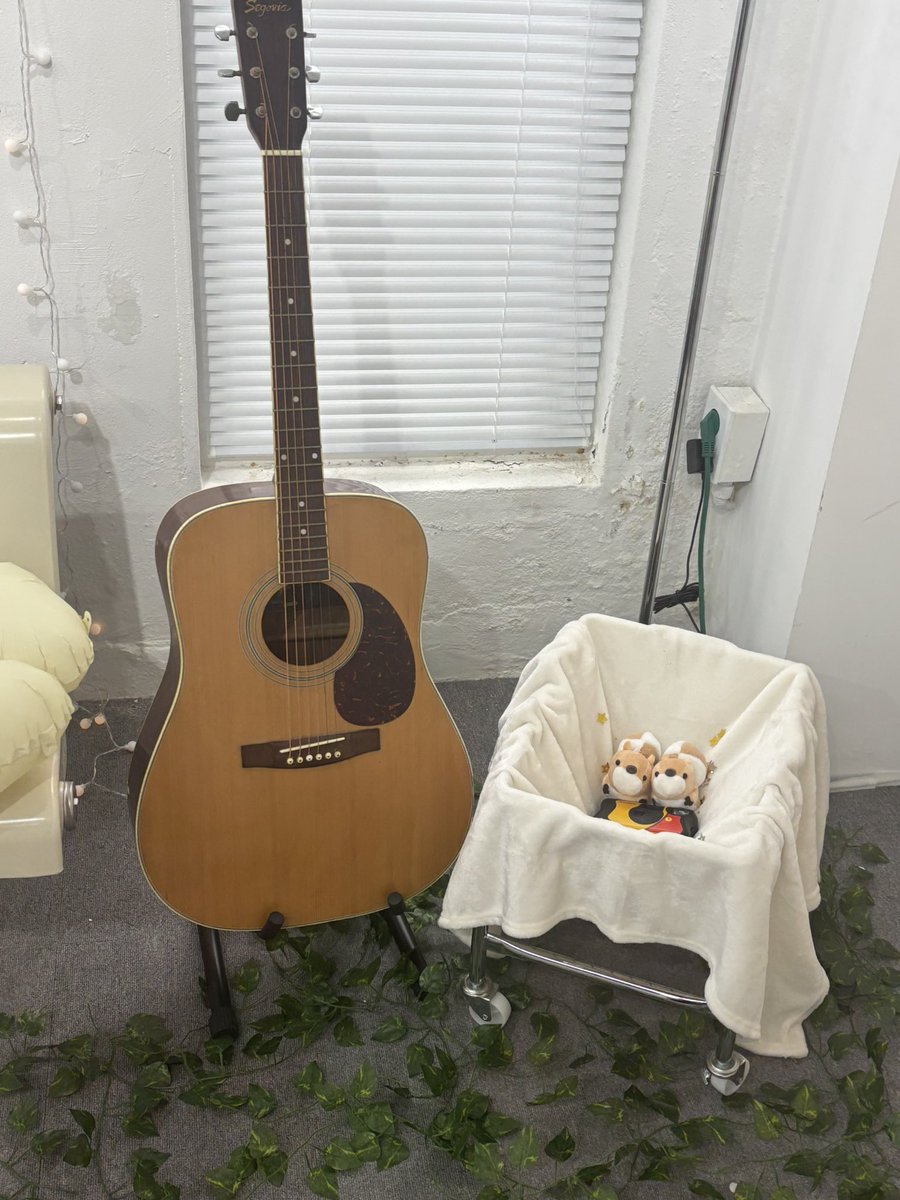 IN FOCUS
#우리의_추억이_될_상엽이에게
#our_forever_memory_0227
여기두 친구랑 같이 들어갔다 나왔는데 기타 놓여져 있는 거랑 버블! 네가 좋으면 나도 좋아 사진 찍을 수 있는 거 넘 조았습니다… 거울에도 버블로 꾸며져 있어서 좋았어요!!! 잘 다녀왔습니다💙