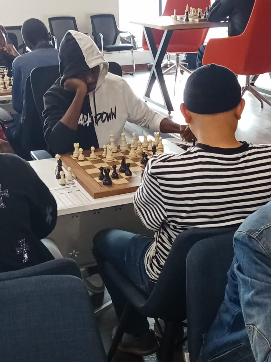 Check mating your team mate one move at a time🥸. It's a lighthouse affair! Jamie Kanango Vs Mehul Gohil💥
#lighthousechessclub #chess