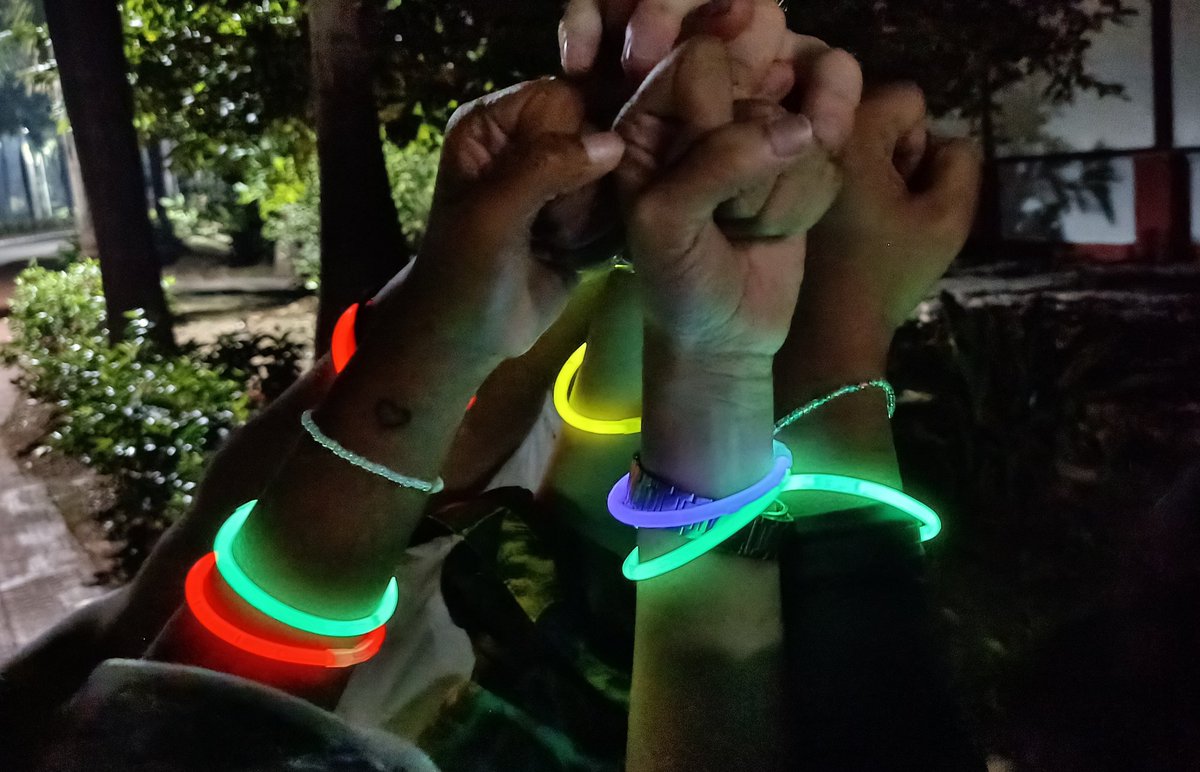 che10_4u's tweet image. Light in the dark 
#friendstogether