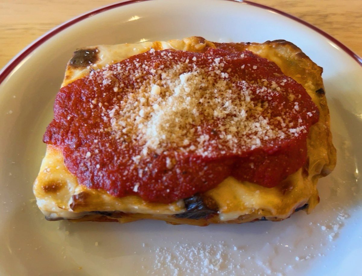 名もなき者観た帰り、友達が
用賀に作った、異国料理屋『シラクサ』へ行き、
まさに名もなき料理を食べた。
パスタがラザニア？に閉じ込められて四角くておいしい。
ニューヨーガー（用賀ー）御用達。

映画？、、最高傑作。