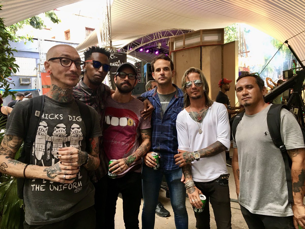 Riceandbeans_1's tweet photo. Por siempre Rice and Beans 🤘🤘🤘
Año 2019.

https://t.co/AEP28M2qeT

#riceandbeansrockband #cubanmetal #cubanmetalband #rockon #heavymetal #instarock #rocknroll #postgrunge #metalband #metalcore #punkrock #guitarplayer #band #rockout #ronnieradke #poppunkmusic https://t.co/O8szSlHFHH