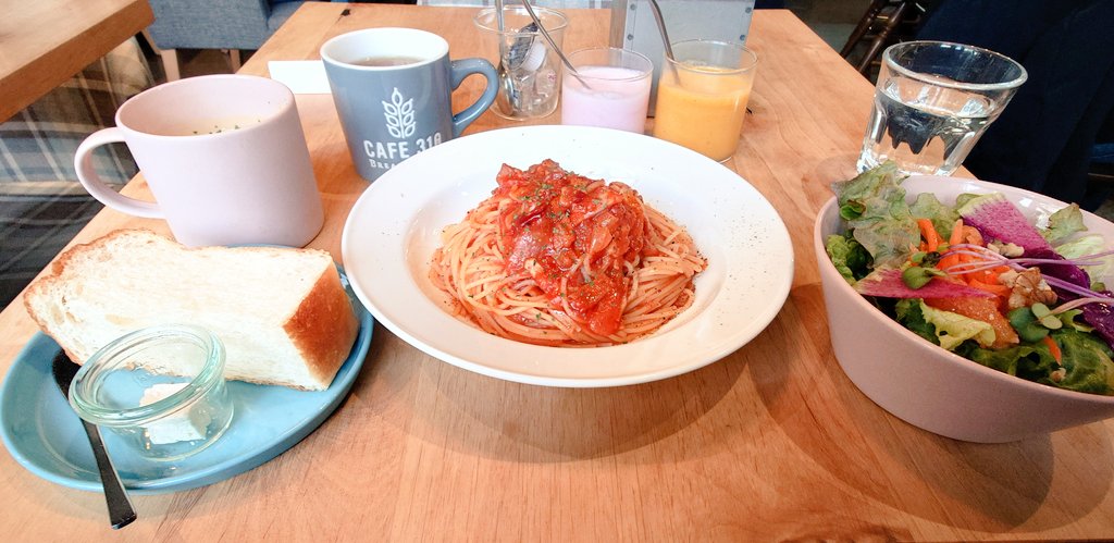 shishi_masa's tweet photo. 拓未&芽生が、ぎくしゃくしながら行ったカフェに来ました
日替わりパスタもブレッドもとても美味しいです♪
#僕のあざとい元カノ
#ぼくあざ
#加藤史帆
#CAFE310 https://t.co/xaTHasPuDd