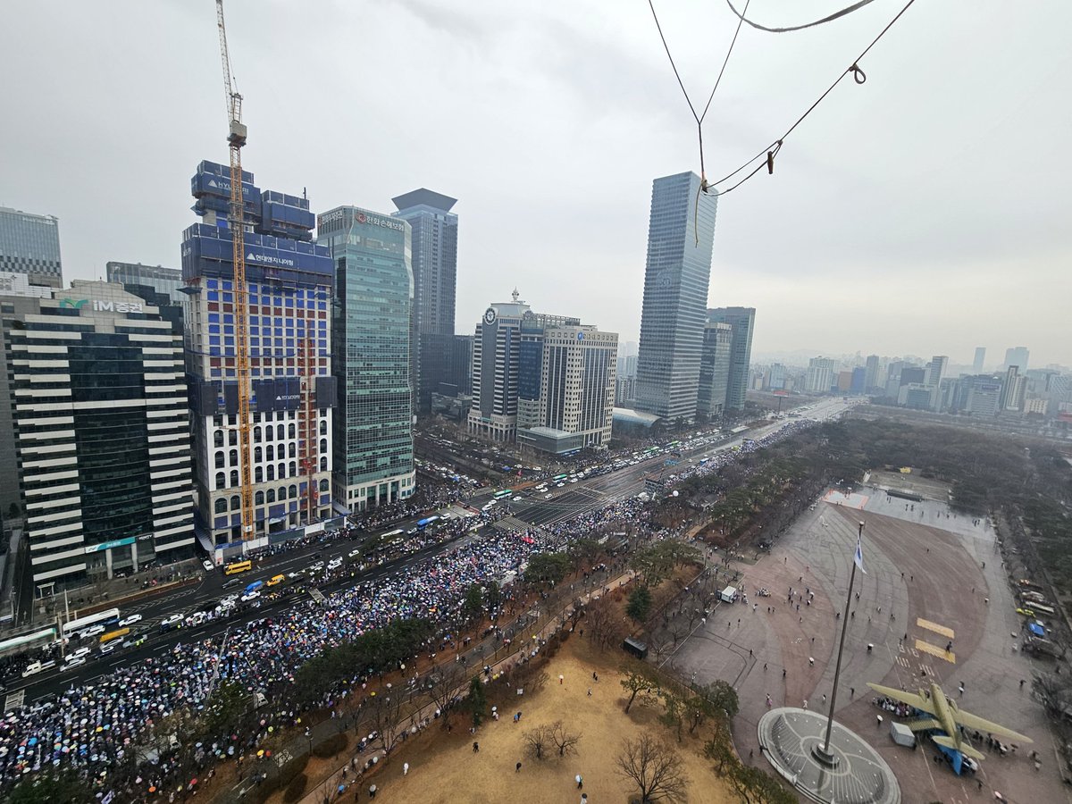 여의도 상공 130m서 광각으로 찍는데 한장에 안담기네. 마포대교부터 영등포 연결 다리까지 쭈욱~~~