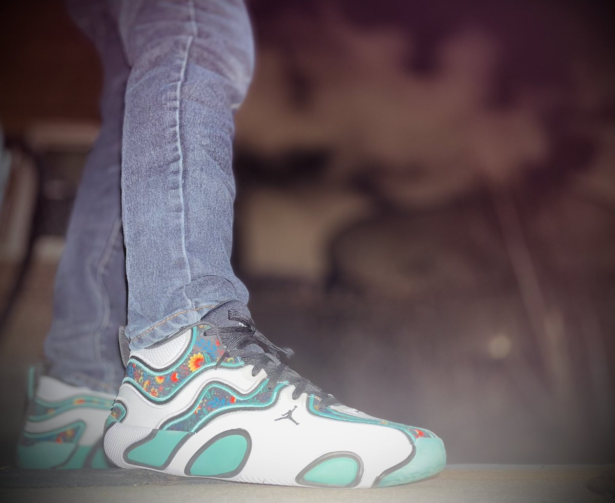 tito_kotd's tweet image. #kotd Jordan Tatum 3
#BHMKOTD25 day 28

Welcome to my garden…

Flowers for @JerLisa_Nicole 💐💐