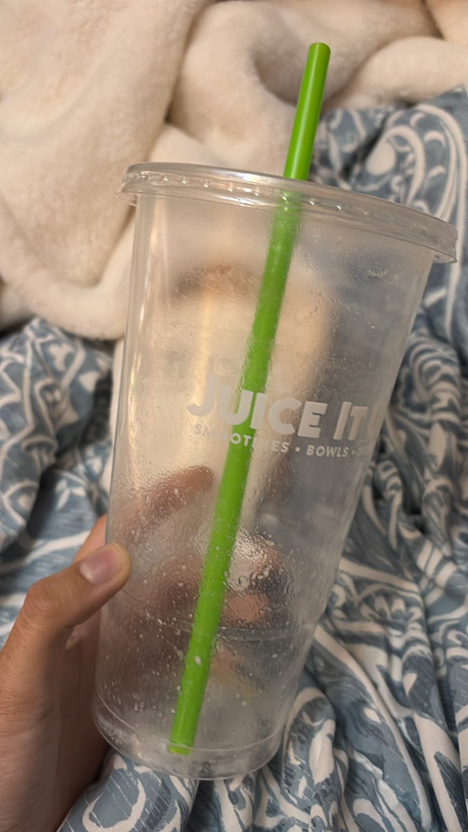 orangeskiesfly's tweet image. downed this in 5 minutes #fruity