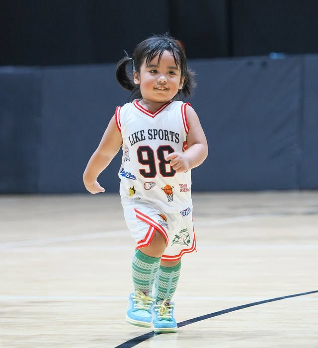 News5PH's tweet photo. KIDLAT SPORTS MODE ⚡️

Pinusuan ng netizens ang ilang cute na kuha sa anak ng social media personalities na sina #CongTV at #ViyCortez na si #Kidlat habang naglalaro ng soccer. #News5

📸: zeusemmanuelvelasquez (Instagram) https://t.co/x4gxcAso8o