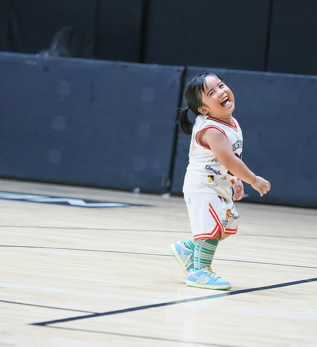 News5PH's tweet photo. KIDLAT SPORTS MODE ⚡️

Pinusuan ng netizens ang ilang cute na kuha sa anak ng social media personalities na sina #CongTV at #ViyCortez na si #Kidlat habang naglalaro ng soccer. #News5

📸: zeusemmanuelvelasquez (Instagram) https://t.co/x4gxcAso8o