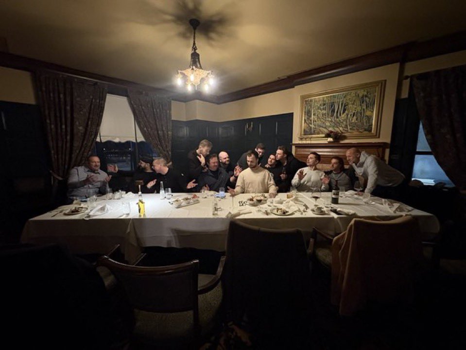 CrossingBroad's tweet photo. Scott Laughton posted a pic of the Flyers “Last Supper” before the trade deadline 

(via @Laughts21) https://t.co/gJCdfSzsHB
