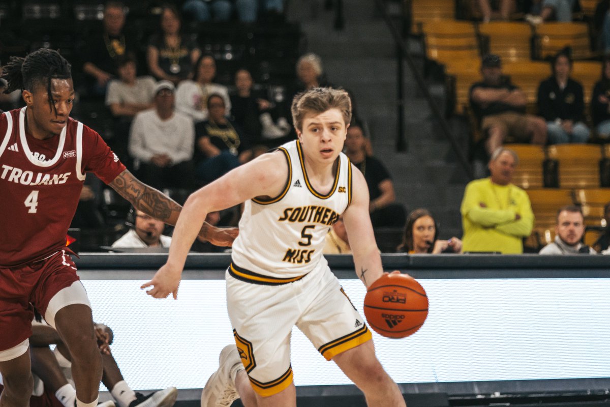 Corner trey from the kid 👌

<a href="/jettmont1/">Jett Montgomery</a> | #SMTTT