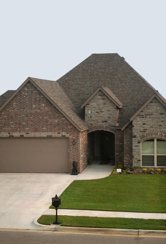 RenaissanceRest's tweet photo. Does your roof need to be repaired? What are you waiting for? Contact our team to get started working for you today: https://t.co/95D1GTAA0F

#RenaissanceRestorationsInc #Bathroom #Detroit #Kitchen #Restoration #Roofing #Birmingham #HomeAdditions #Home #Restore #Repair https://t.co/7lkXgv4oiQ