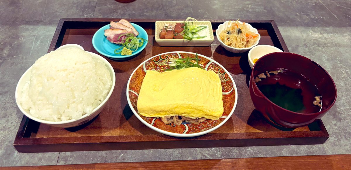 s_keisuke0211's tweet photo. SNSで人気のランチ行ってみた！！

だし巻きと牛しぐれ煮の定食➕河内鴨のタタキ

めちゃ美味しい✨ https://t.co/jE90SqgWE1