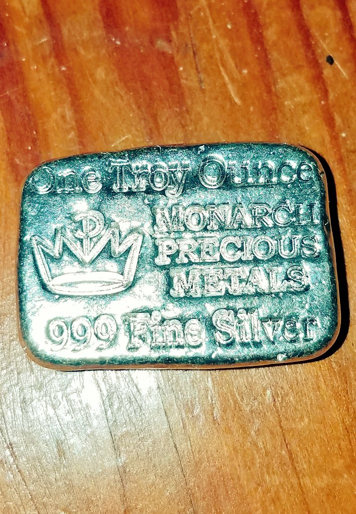Monarch Precious Metals, 1 OzT #Silver Bar. 
A very cute whan 😍 

#silversqueeze