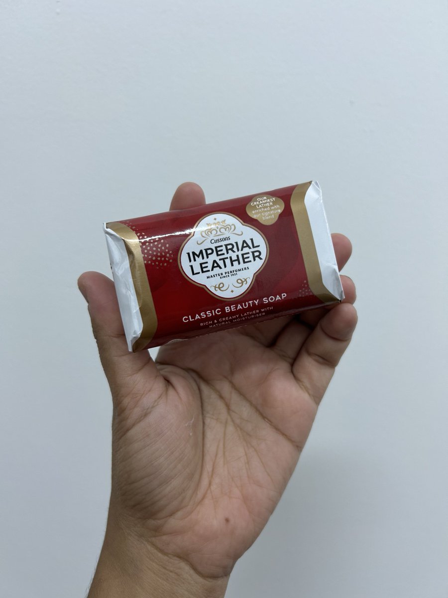 ArintaSetia's tweet image. Sabun klasik imperial leather ini membawa nostalgia ke jaman sma dlu. Udah jadi langganan ibuku karena suka bgt sama wanginya yg calming &amp;amp; gak bikin kulit kering. Bener² definisi sabun legend pilihan keluarga😍