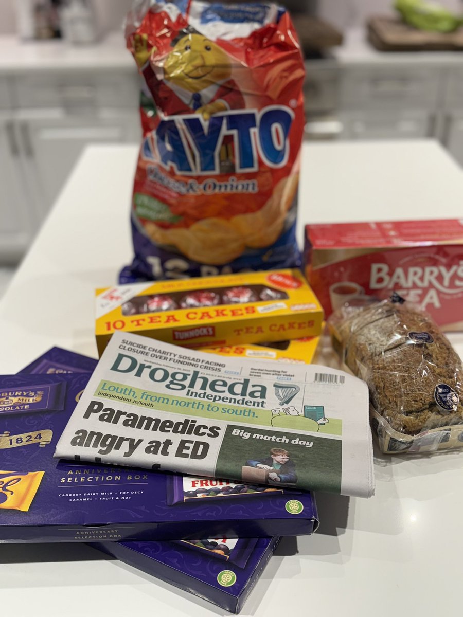 Feabhsu's tweet photo. Dad brought a perfect haul! 💚 ✈️#IrishinAmerica https://t.co/jRWthh2gqk