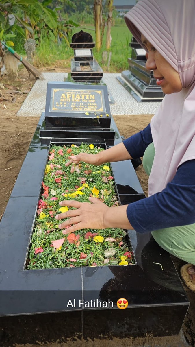 muchcholis's tweet photo. Bapak &amp; Ibuk Semoga Tenang Di Sisi Nya...Aamiin 3x YRA #GoodBadUgly #HOPE_ON_THE_STAGE_TOUR_SEOUL #LISA #SB19 #SB19DAM https://t.co/s6s709uWsD