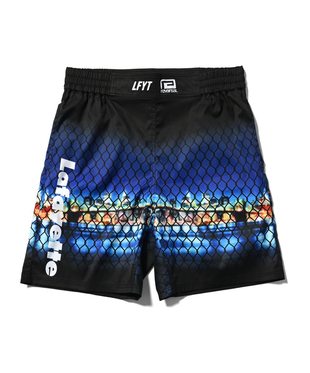 rvddw's tweet photo. 【NEW】「LFYT x reversal NYC FIGHT SHORTS （BASIC LENGTH / with POCKET）」
オクタゴンをイメージさせる金網とニューヨークの街並みを大胆に落とし込んだインパクトのある1本。普段使いにも嬉しいポケット有りのファイトショーツ。
https://t.co/Re8N0XbkSW
#LFYT #Lafayette #rvddw https://t.co/zowGxOxfpO
