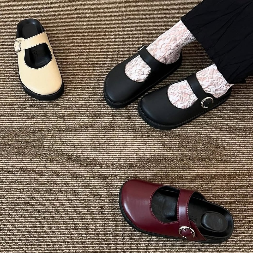 balleroine's tweet image. 𝜗ৎ unique footwear

a thread