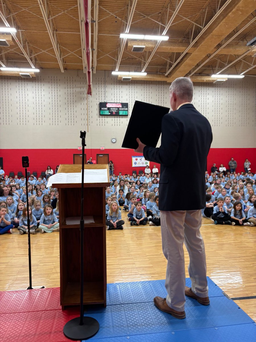 MESPAprincipals's tweet image. 🎉 Voyager Elementary celebrated their School of Excellence award in style! 🏆✨ Students rocked their Excellence t-shirts, sang the school song, and Principal Dana Christensen received a plaque from Michelle Krell. Congrats, Voyager! 👏 #SchoolOfExcellence #MESPA #ATeam206